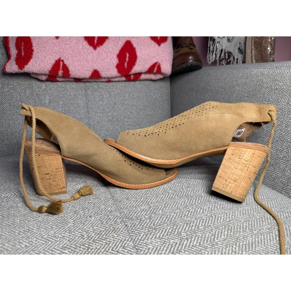 TOMS‎ Majorca Tan Suede Perforated Peep Toe Cork Block Heel Sandals Womens 10